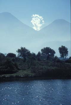 Guatem.Atitlansee Vulkan